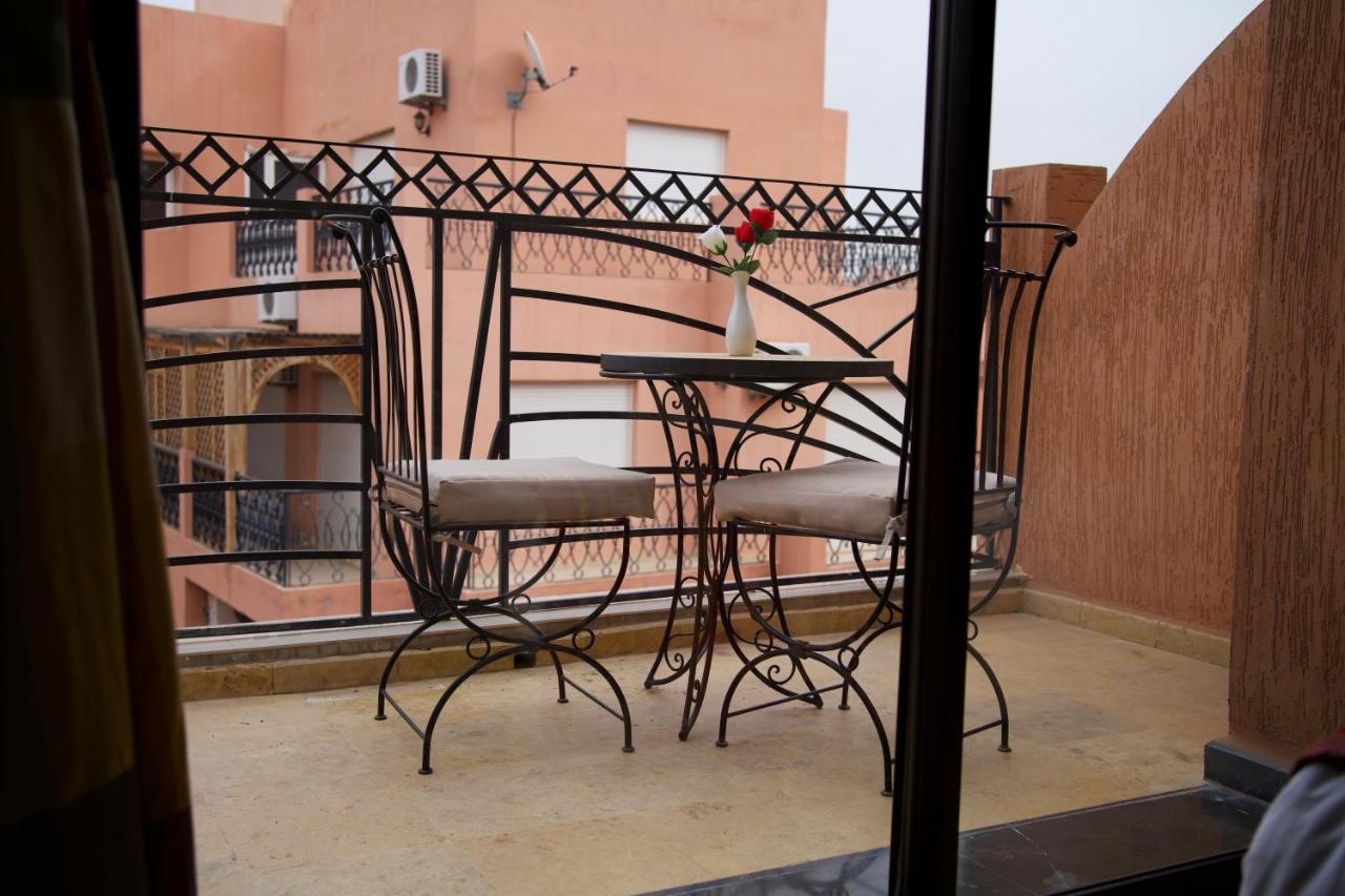 Hotel Les Trois Palmiers Marrakesh Exterior photo
